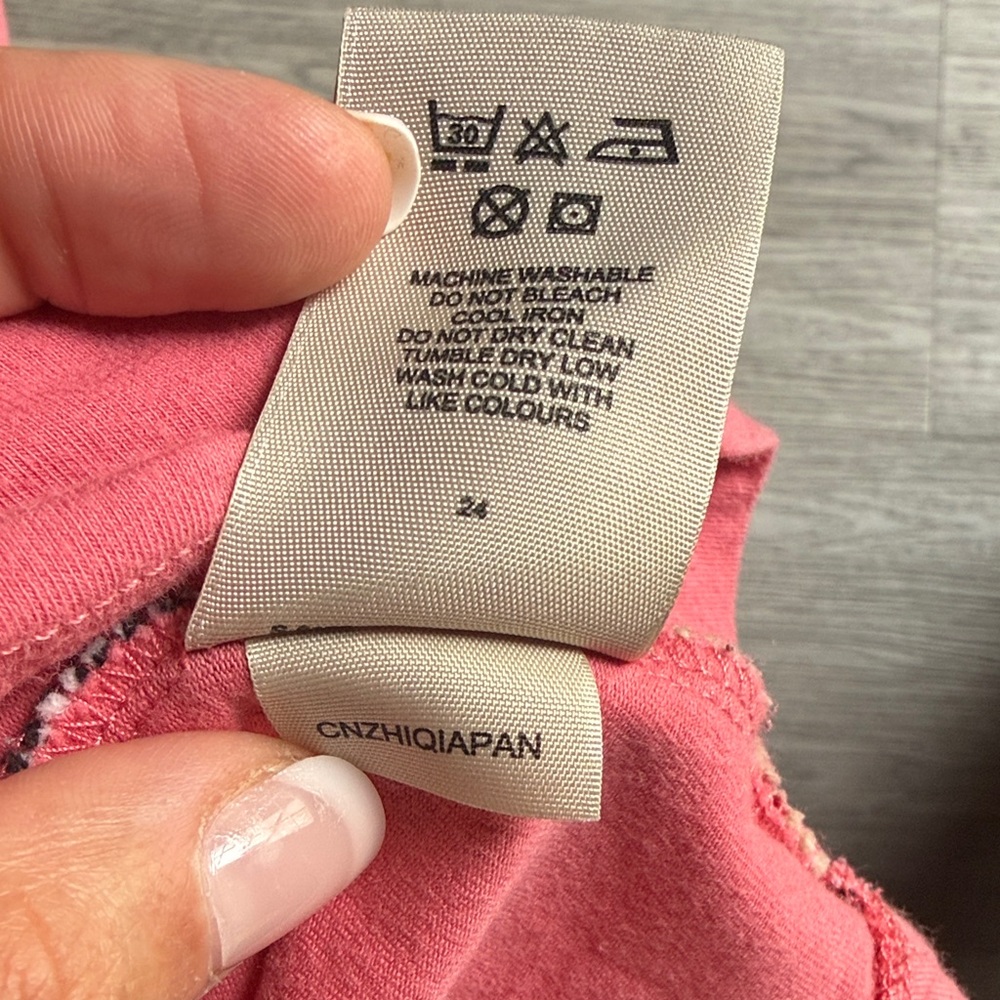 Burberry Women's Pink V-Neck Top - Picture 5 of 9